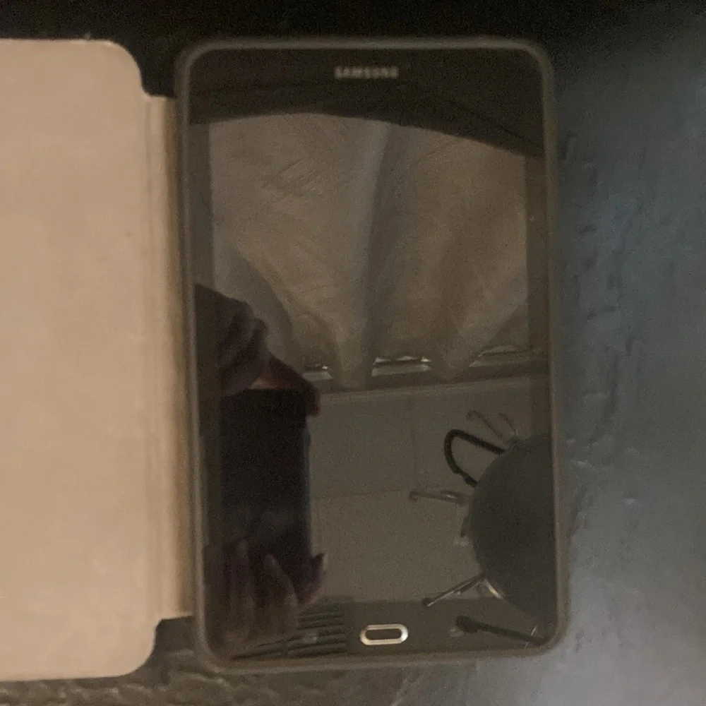 Samsung tablet. NO CHARGER.